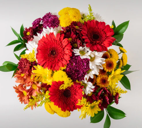 Buquê Grande de Flores do Campo Coloridas e Chocolate - Image 2